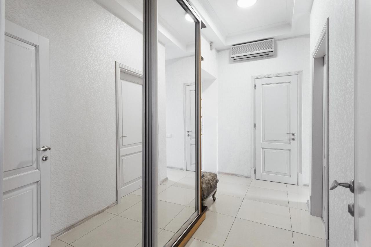 2 Bedroom On Deribasovskaya Str. โอเดสซา ภายนอก รูปภาพ